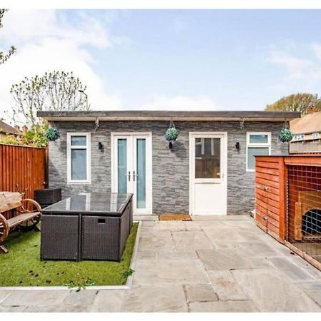 2 Bed - Walking Distance To Harry Potter Studio Watford  Luaran gambar