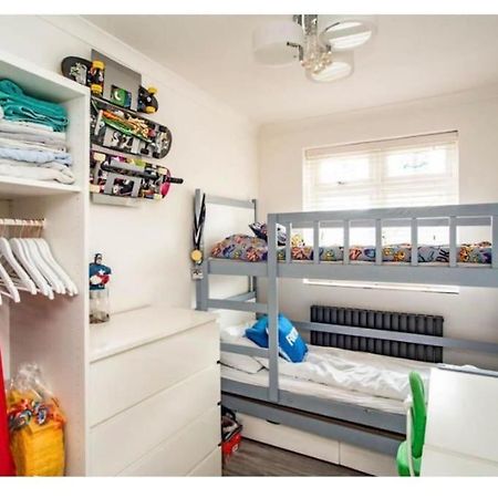 2 Bed - Walking Distance To Harry Potter Studio Watford  Luaran gambar
