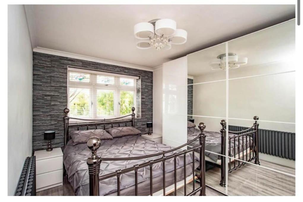 2 Bed - Walking Distance To Harry Potter Studio Watford  Luaran gambar